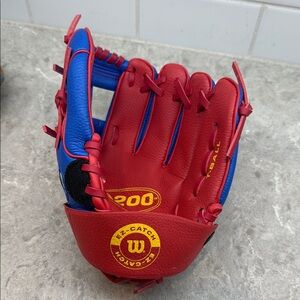 Wilson Youth Red and Blue EZ-Catch T-Ball Baseball Glove. Never used.